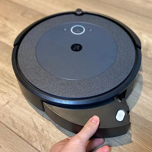 Vì Sao Robot Hút Bụi Cần Khay Tự Vệ Sinh? Những Lợi Ích Bất Ngờ
